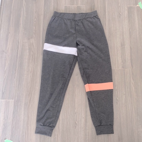 NEVER WORN FashionNova sweatpants - Picture 1 of 8
